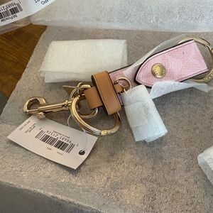 💖SPOTLIGHT💖NWT Coach Powder Pink Trigger Snap Bag Charm